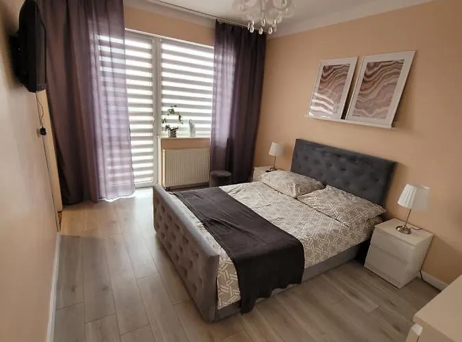 E&j בית אירוח מידזיזדרויה