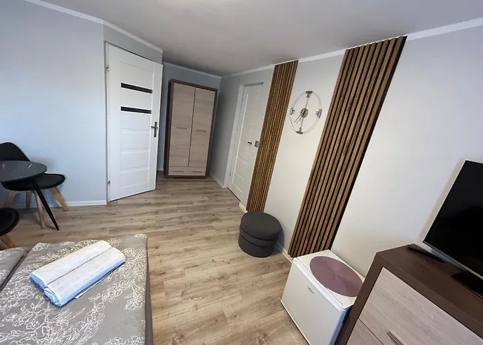 E&j בית אירוח מידזיזדרויה